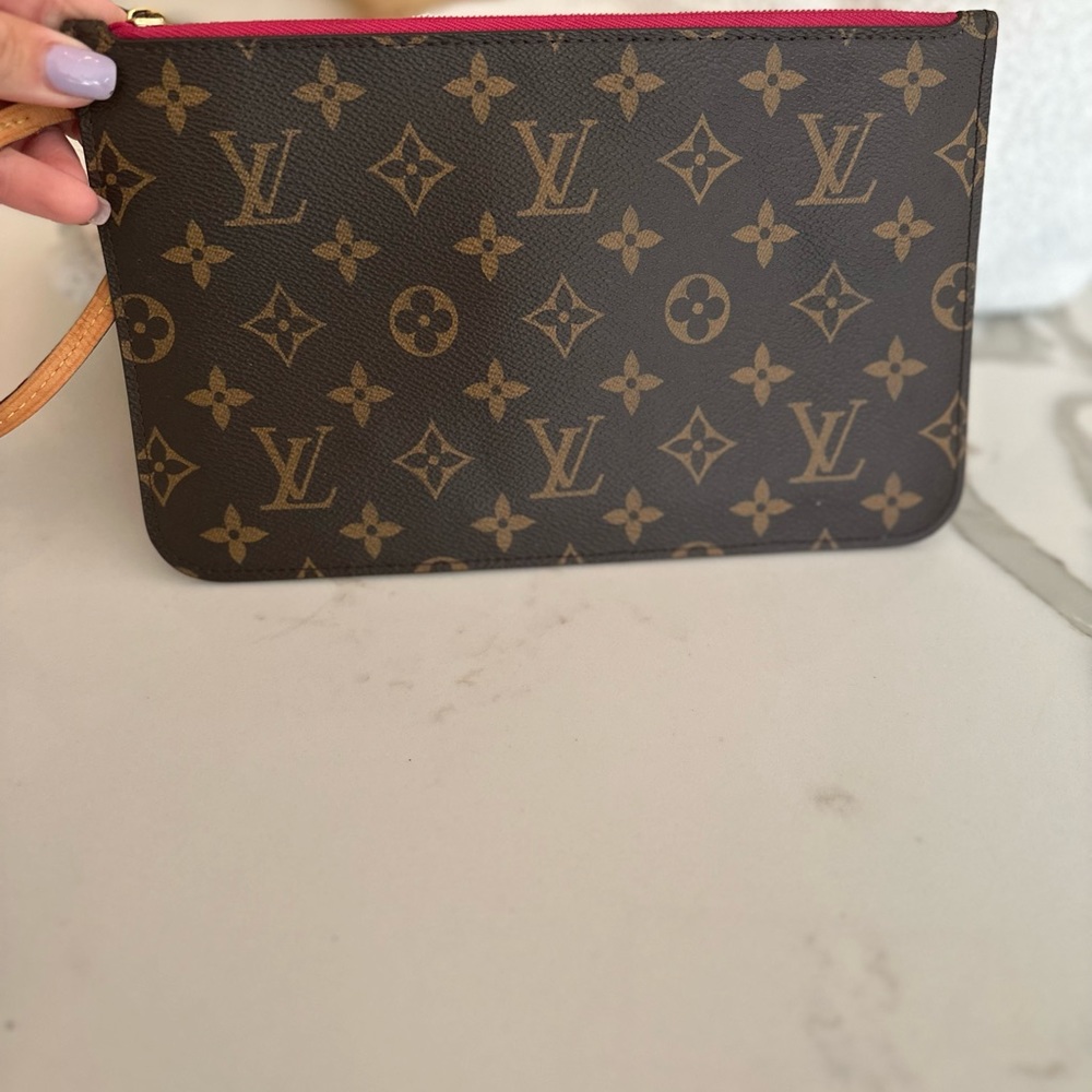 Authentic Louis Vuitton Neverfull Clutch